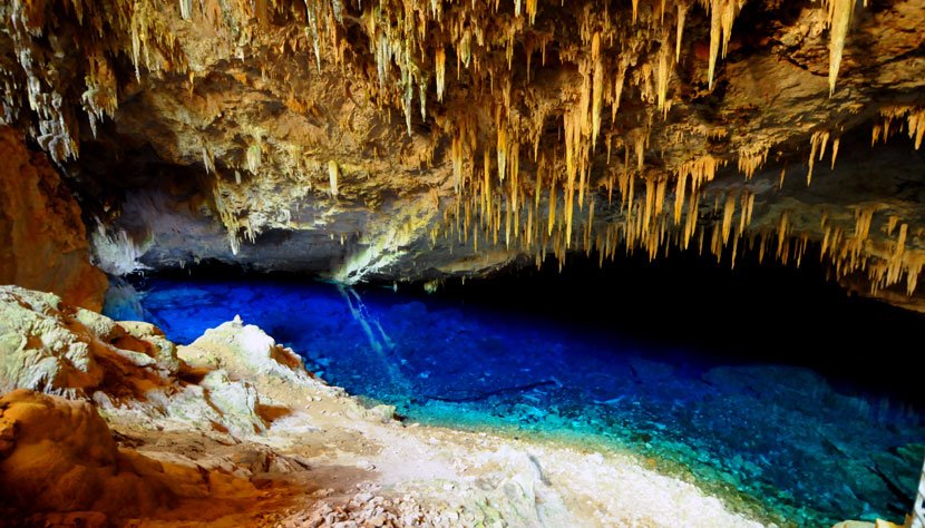 bonito-lago-azul